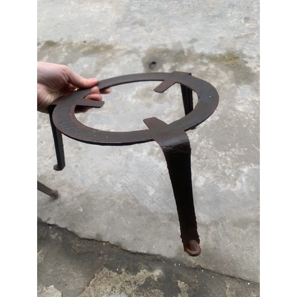 Kiềng 3 chân bằng gang