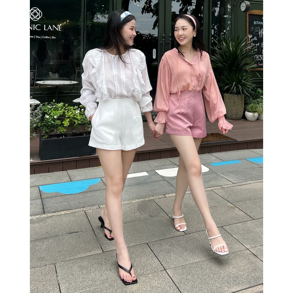 KIOBI - Quần shorts Cindy form lưng cao dáng cơ bản, 3 size S | M | L, có túi, vải kaki gân trắng - KIQS224139TS
