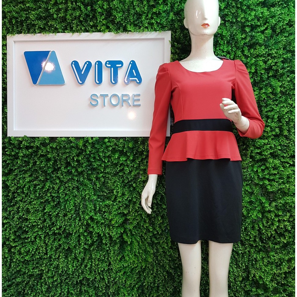 Đầm ôm dài tay kiểu Peplum