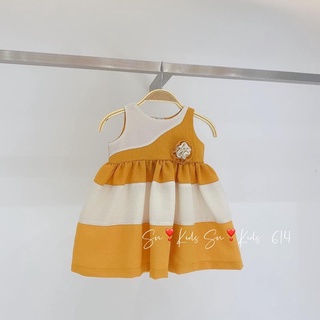 Váy xốp pha hoa ngực bé gái