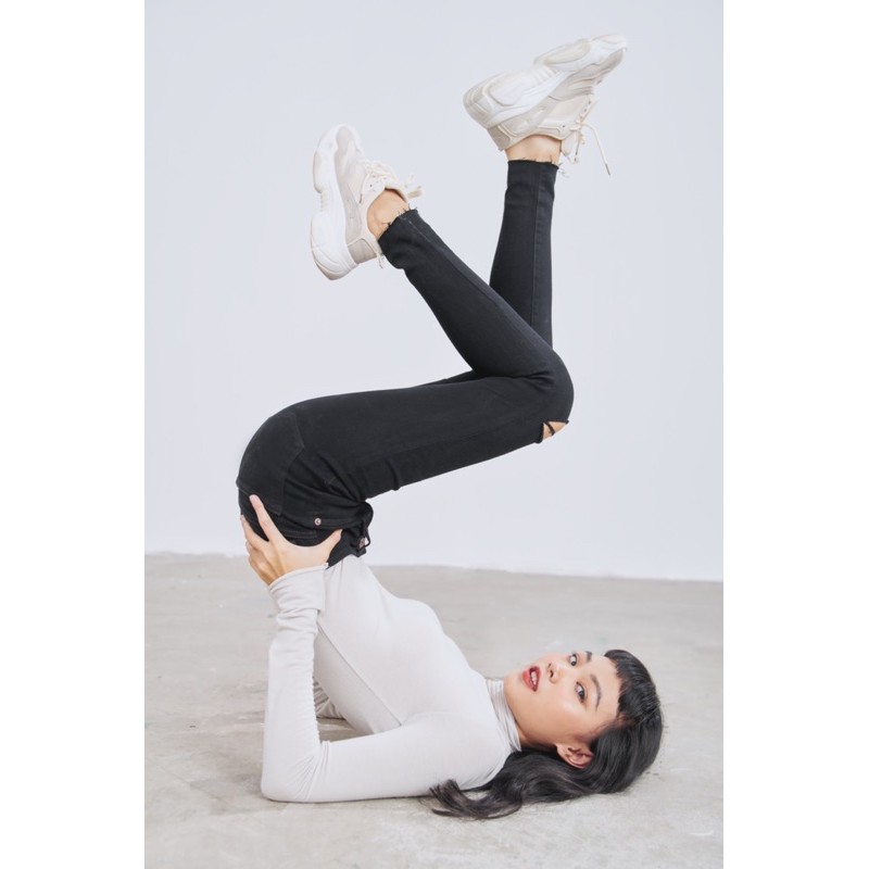 quần skinny jeans LEN clothing đen rách gối 7963 | BigBuy360 - bigbuy360.vn