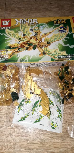 Lắp ráp 1 hộp LegoNinja Rồng 68092 có trên 150 chi tiết