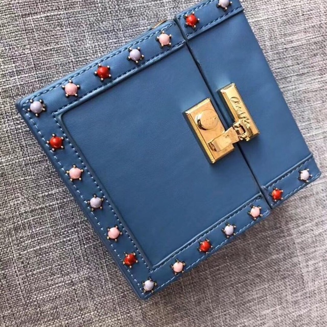 Túi xuất charles keith size 12 cm