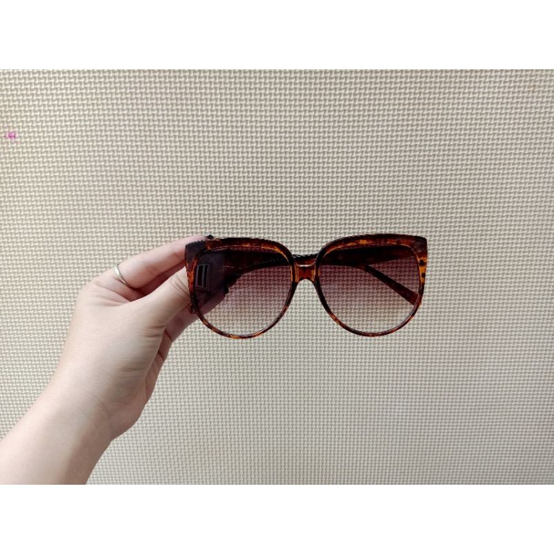Kính Shein , full box có mail mua hàng của web chính hãng