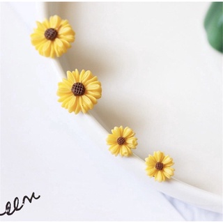 Khuyên Tai Nhỏ Hoa Cúc Vàng Sunn Accessories