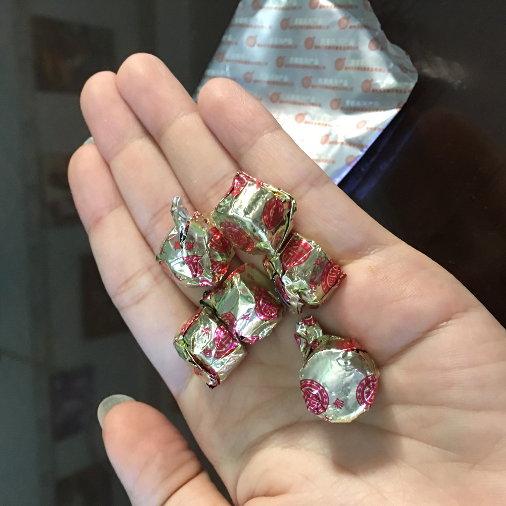 KẸO NGẬM TỲ BÀ MẬT ONG HONGKONG hộp 12 viên