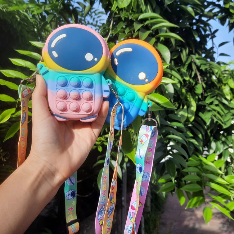 Túi pop it cho bé phi hành gia có dây đeo chéo bóp bong bóng giảm căng thẳng dễ thương cho bé FBB029