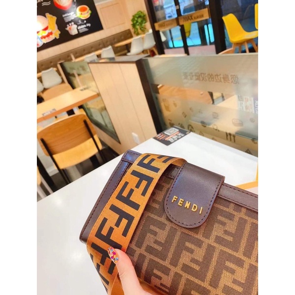 Túi Fendi nắp new sz22cm