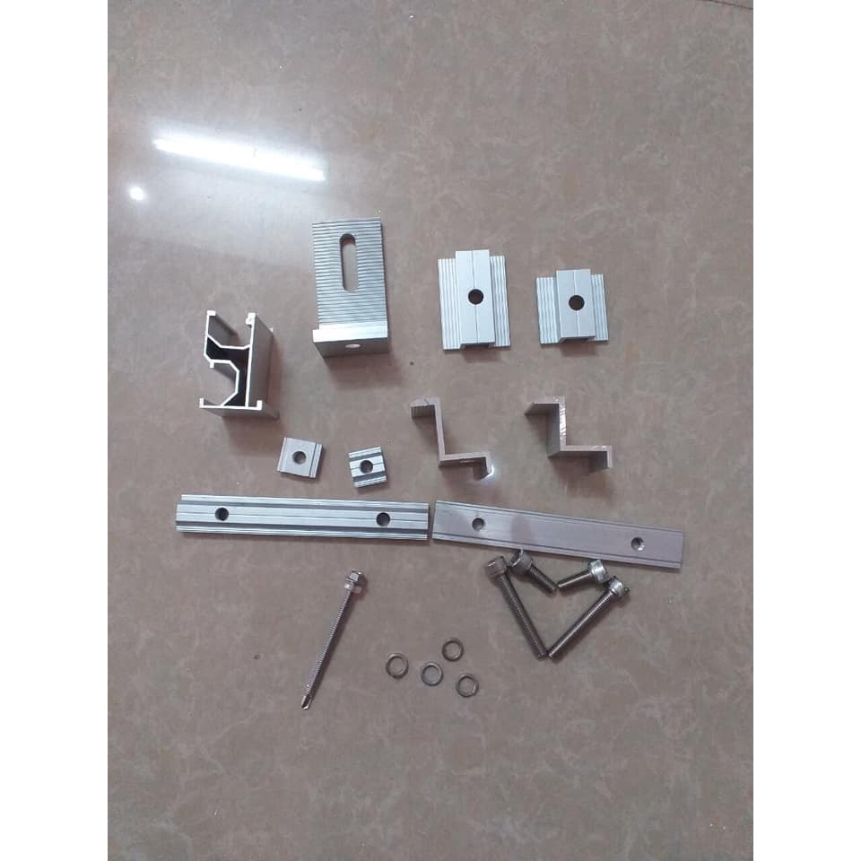 Bộ kẹp giữa có bulong inox 304 tấm pin năng lượng mặt trời