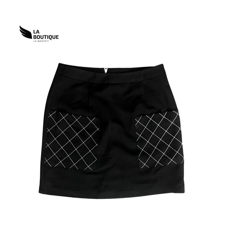 Chân Váy Ngắn Form Chữ A Màu Đen Túi Thêu LA BOUTIQUE SM20