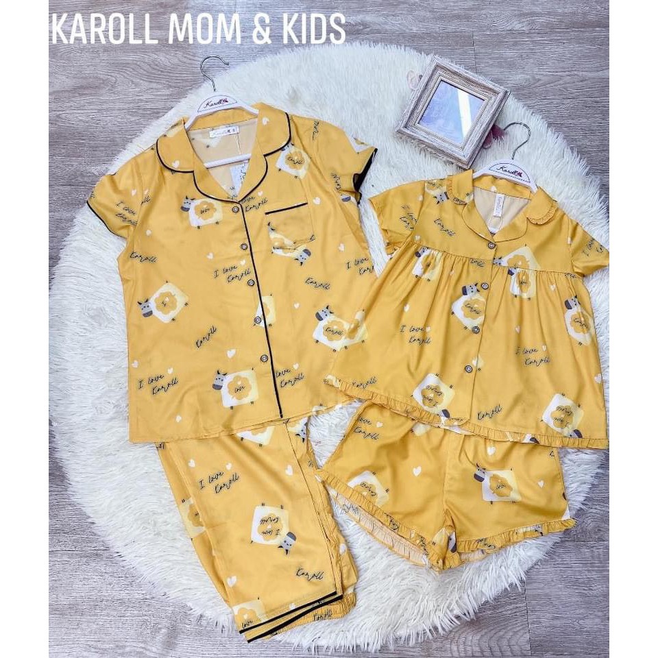 Set đồ Pijama Karoll siêu xinh cho bé. Họa tiết siêu cute lạc lối, chất lụa giấy mềm mịn ko hề gây nóng , bí cho các bé