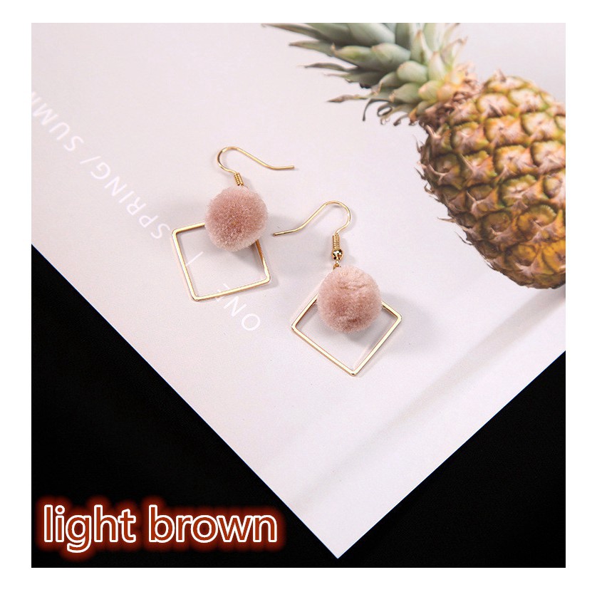 Hoa tai cục bông phối hình thoi độc đáo cho nữ