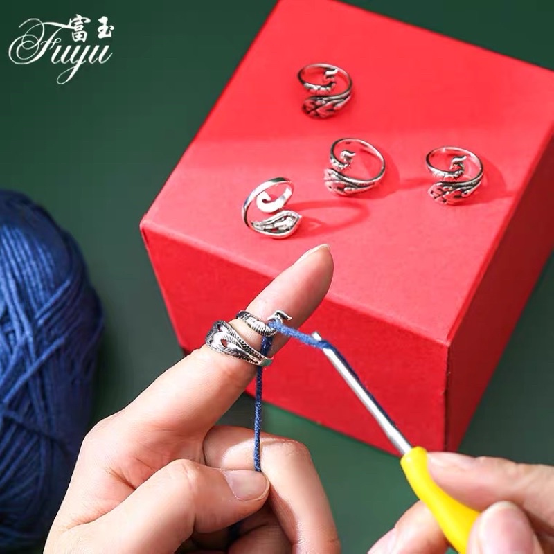 Nhẫn hỗ trợ móc len - Tránh diết sợi đau tay khi móc