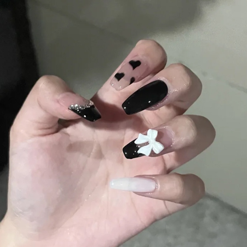 Hộp 24 Móng Tay Giả Đính Đá Hình Bướm Thời Trang