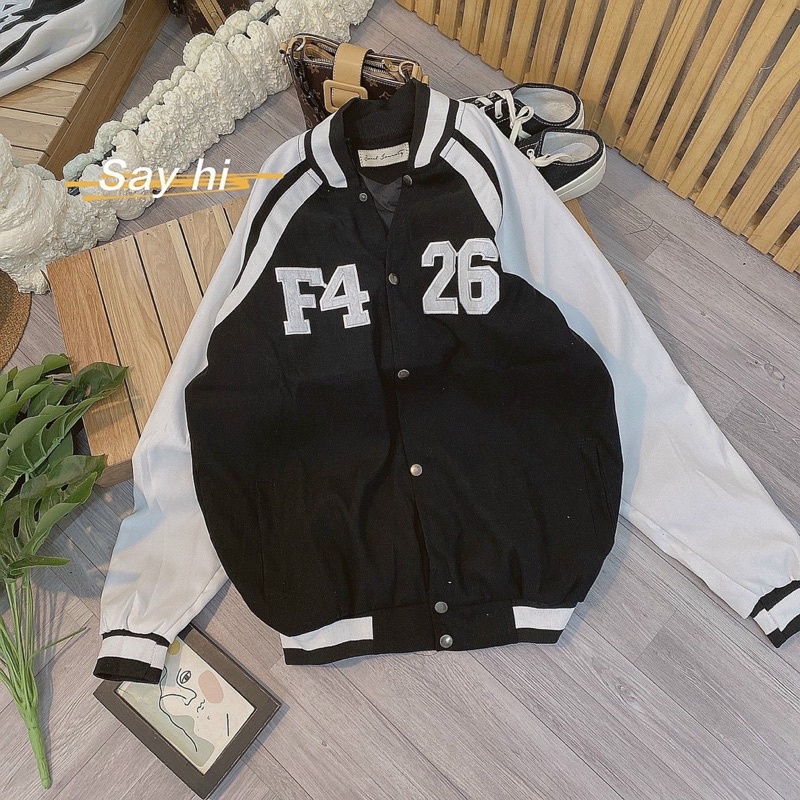 Áo khoác da lộn lót dù thêu chữ nút bấm