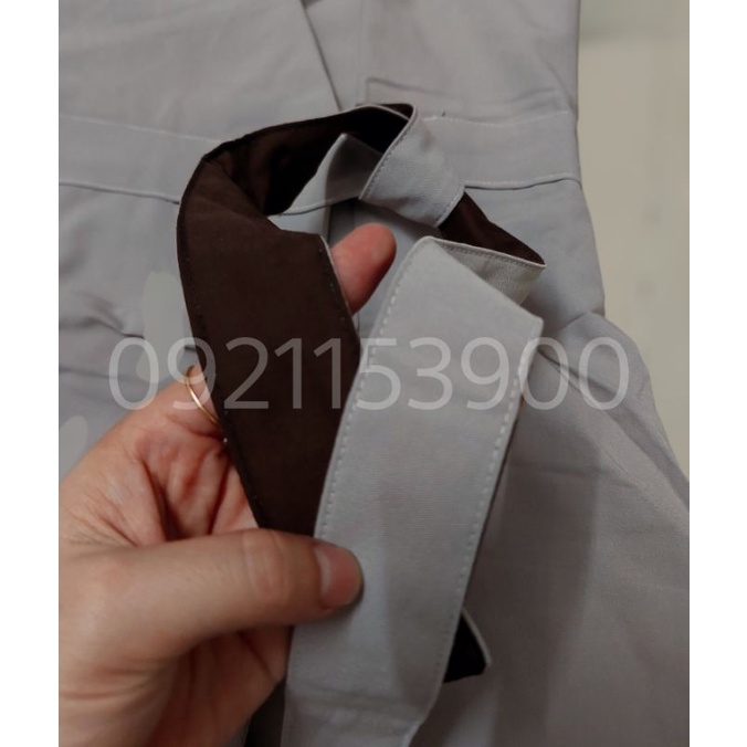 Đầm spa màu xám kem viền nâu