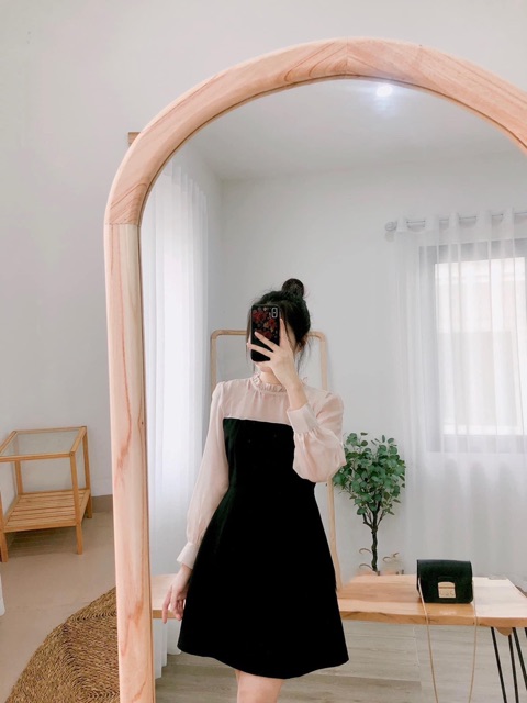 ĐẦM ĐEN PHỐI TAY HỒNG