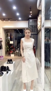 Váy nẹp lệch be nhạt cchat