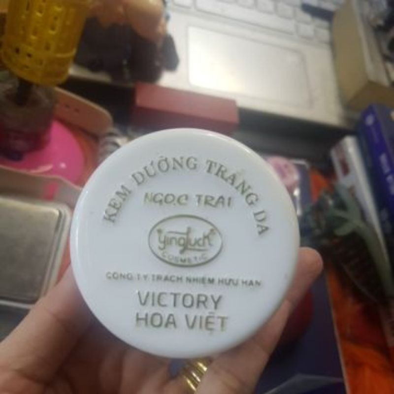 Sale kem face vic hộp trầy