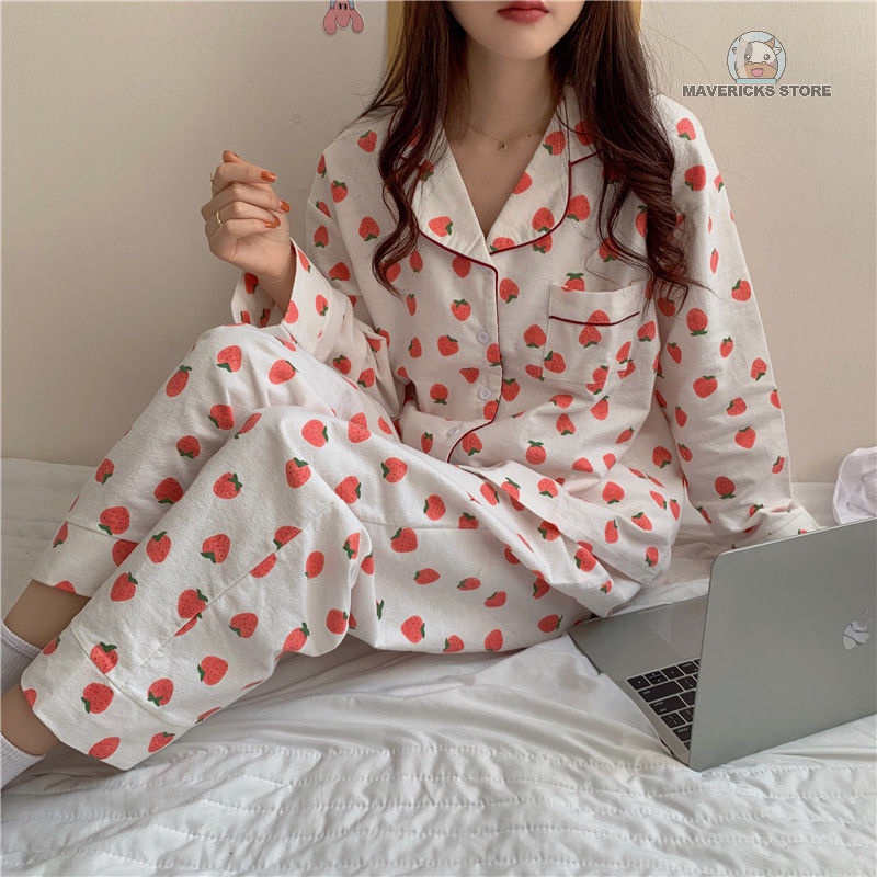 Bộ đồ ngủ tay dài in hình quả dâu dễ thương phong cách Nhật Bản