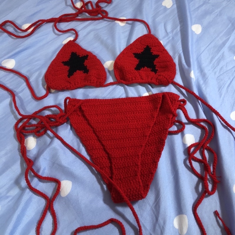 Set bikini phối ngôi sao móc tay phong cách y2k