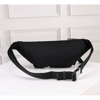 Túi đeo bao tử Prada size lớn