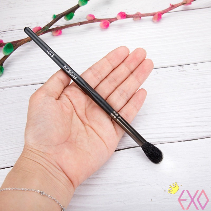 [Hàng mới về] Cọ trang điểm tán nền Highlight tạo khối | BigBuy360 - bigbuy360.vn