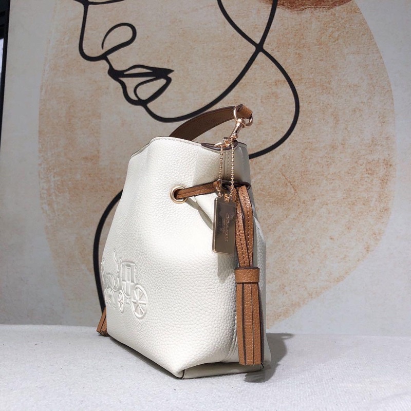 TNS-Túi bucket rút dây đeo chéo siêu hottrend Andy tote bag-da mềm hoạ tiết ngựa đặc trưng hãng-màu trắng classic