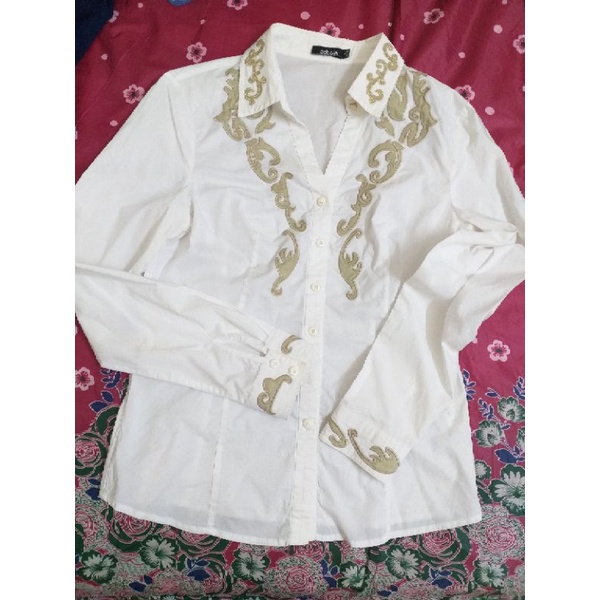 Sơmi trắng thêu họa tiết size M-L thanh lý