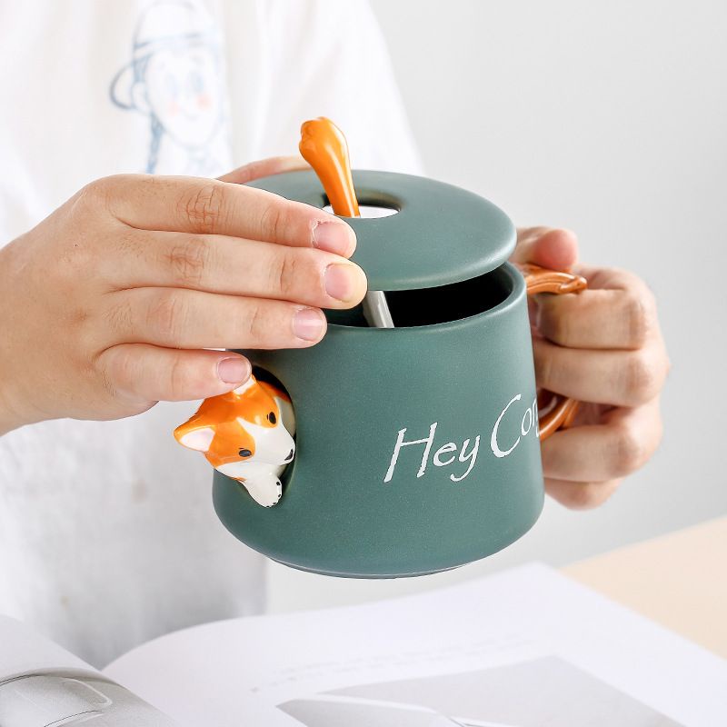 Ly Cốc Sứ Chú Chó Hey Corgi Hóng Hớt Quai Giả Gỗ Kèm Muỗng Thìa