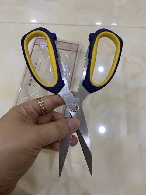 KÉO THÉP BÉN ĐẸP CÁN CAO SU