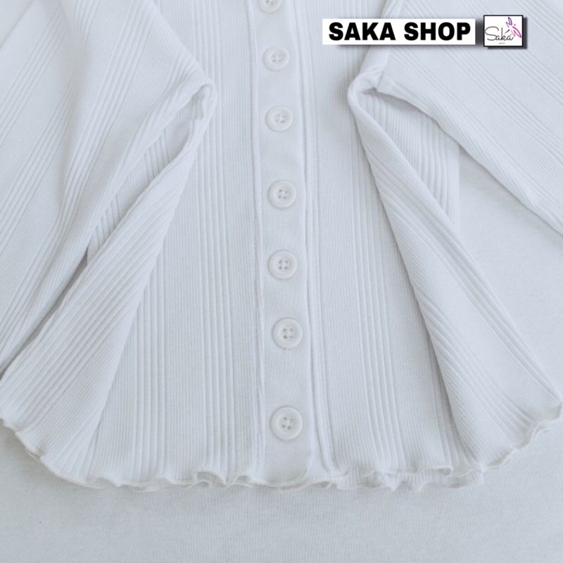 Áo croptop nữ thun tay dài màu trắng có nút ở giữa cuốn biên