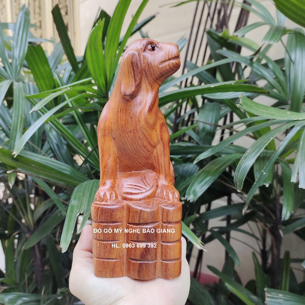 Tượng con chó gỗ hương cao 20 cm