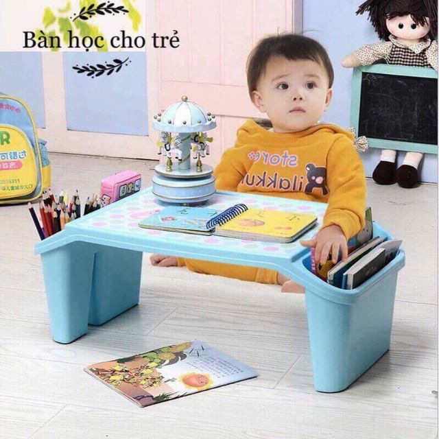 🐹Bàn Nhựa Đa Năng cho bé vừa họcBàn tập xúc ăn
có màu Xanh và màu Hồng, màu đỏ Bàn thiết kế 2 bên để đồ thoải mái dùng.