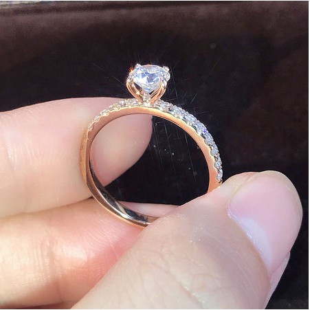 Nhẫn đính hôn đính đá sapphire trắng phong cách đơn giản