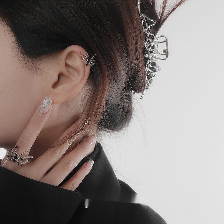 Khuyên Kẹp Vành Tai Hình Nhện Đính Đá Màu Đen Phong Cách hip hop Đường Phố