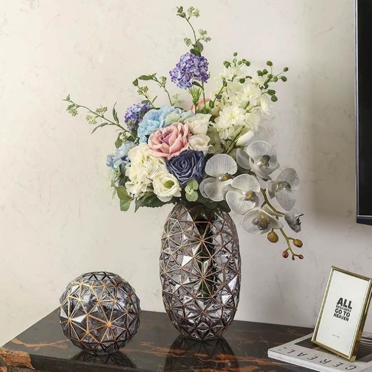 Bình hoa thuỷ tinh trang trí Diamond kiểu dáng sang trọng quý phái