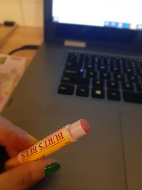 SON DƯỠNG CÓ MÀU HỒNG NHẠT ÁNH NHŨ BURT'S BEES 100% NATURAL MOISTURIZING LIP SHIMMER 4.25g từ mỹ
