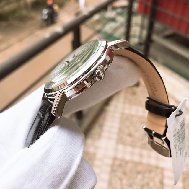 Đồng hồ nam hiệu CITIZEN