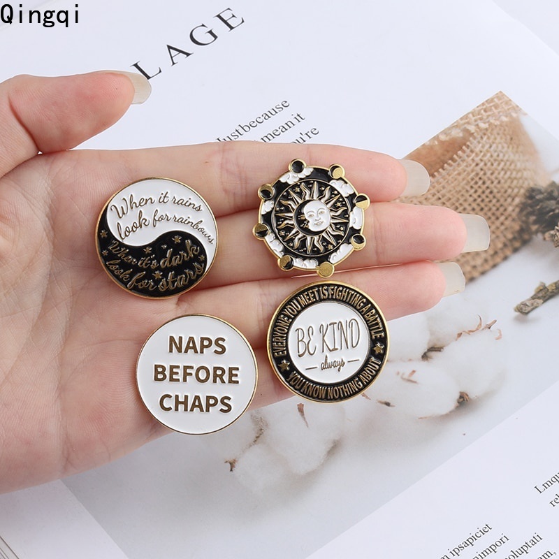 Huy hiệu cài áo Miss Zoe họa tiết hoạt hình phong cách gothic tùy chọn kiểu dáng