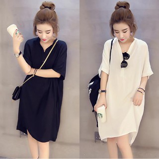 đầm dạo phố kiểu dáng suông cổ chữ V tay lỡ có hai màu cơ bản đen và trắng