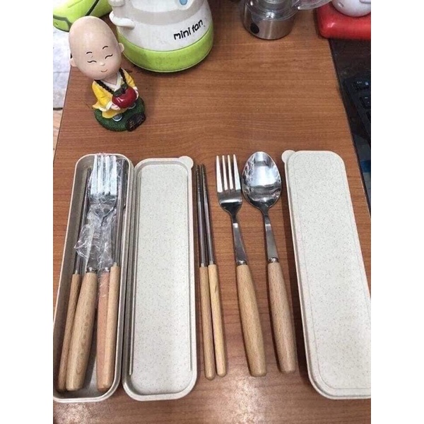 Bộ đũa, thìa, dĩa cán gỗ hộp đựng lúa mạch