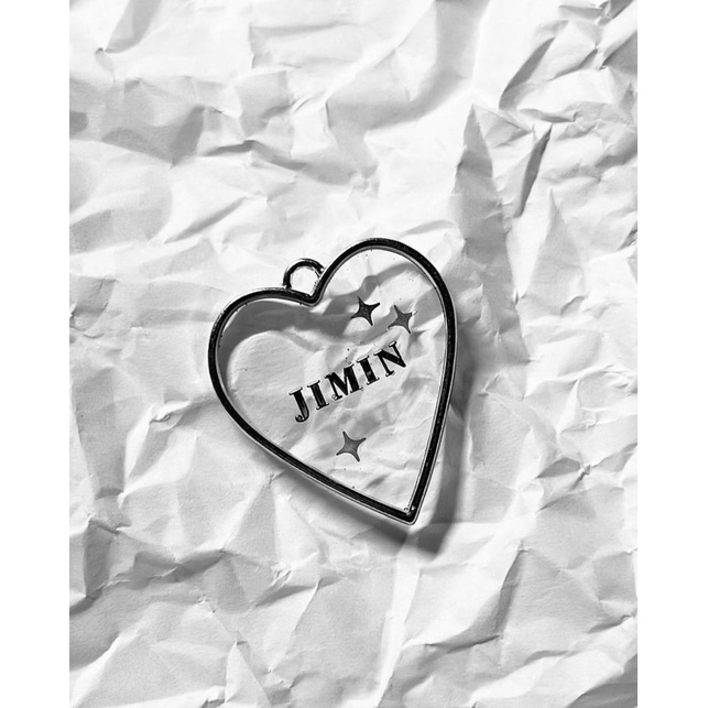 Móc khoá trái tim resin custom tên theo yêu cầu