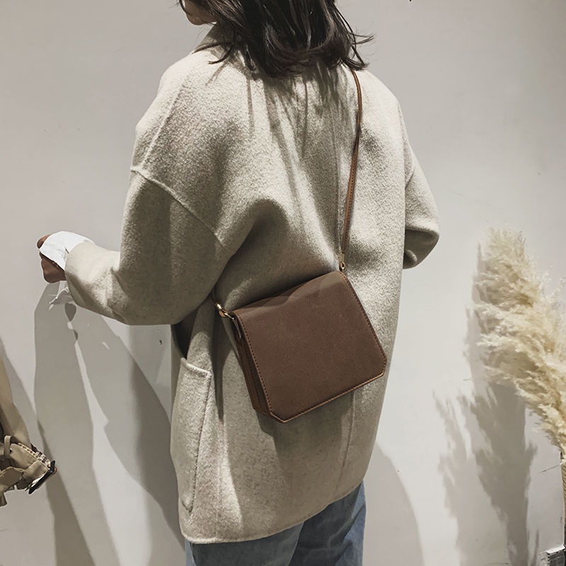 Túi đeo chéo nữ nữ da lỳ phong cách hiện đại Pháp thời trang xuân hè 2023