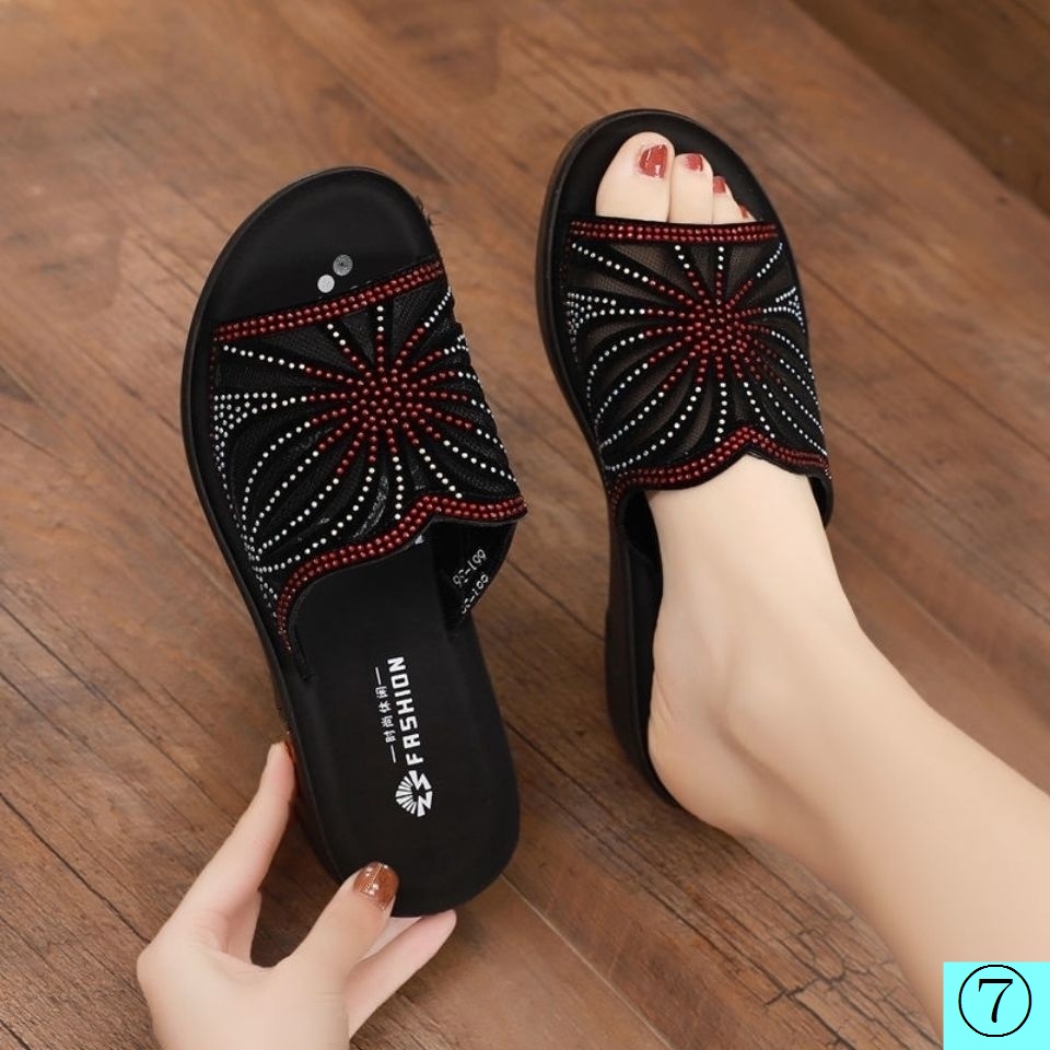 Dép Sandal Da Mềm Chống Trượt Đính Đá Thời Trang Mùa Hè Cho Phụ Nữ Trung Niên