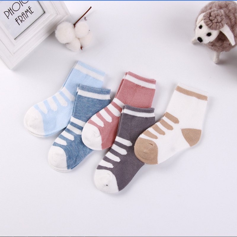 Quà tặng 1 đôi vớ xinh xắn cho bé yêu