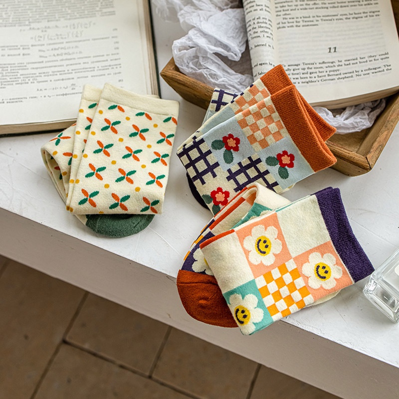 Vớ tất Boho họa tiết hoa, dâu, trám giữa bắp chân