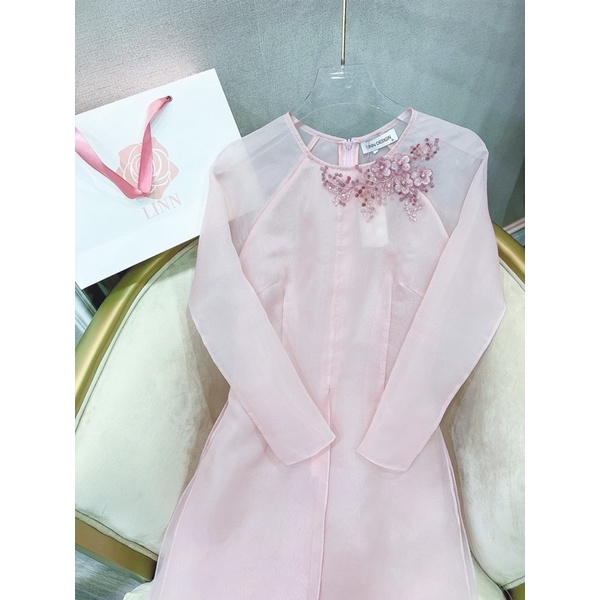 Áo dài cách tân tơ màu hồng Ngọc Nghiên LINN design