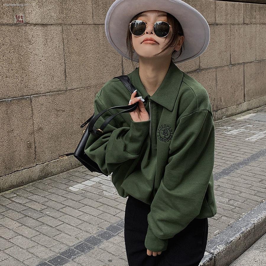 Áo sweater có cổ dáng rộng thêu họa tiết phong cách retro mới 2021 dành cho nữ