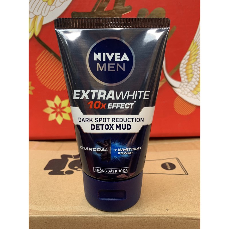 Sữa rửa mặt sáng da và mờ thâm mụn dành cho nam Nivea Men Extra White Dark Spot Reduction 100g (bùn xanh)